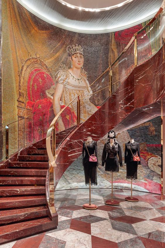 лестница из красного мрамора